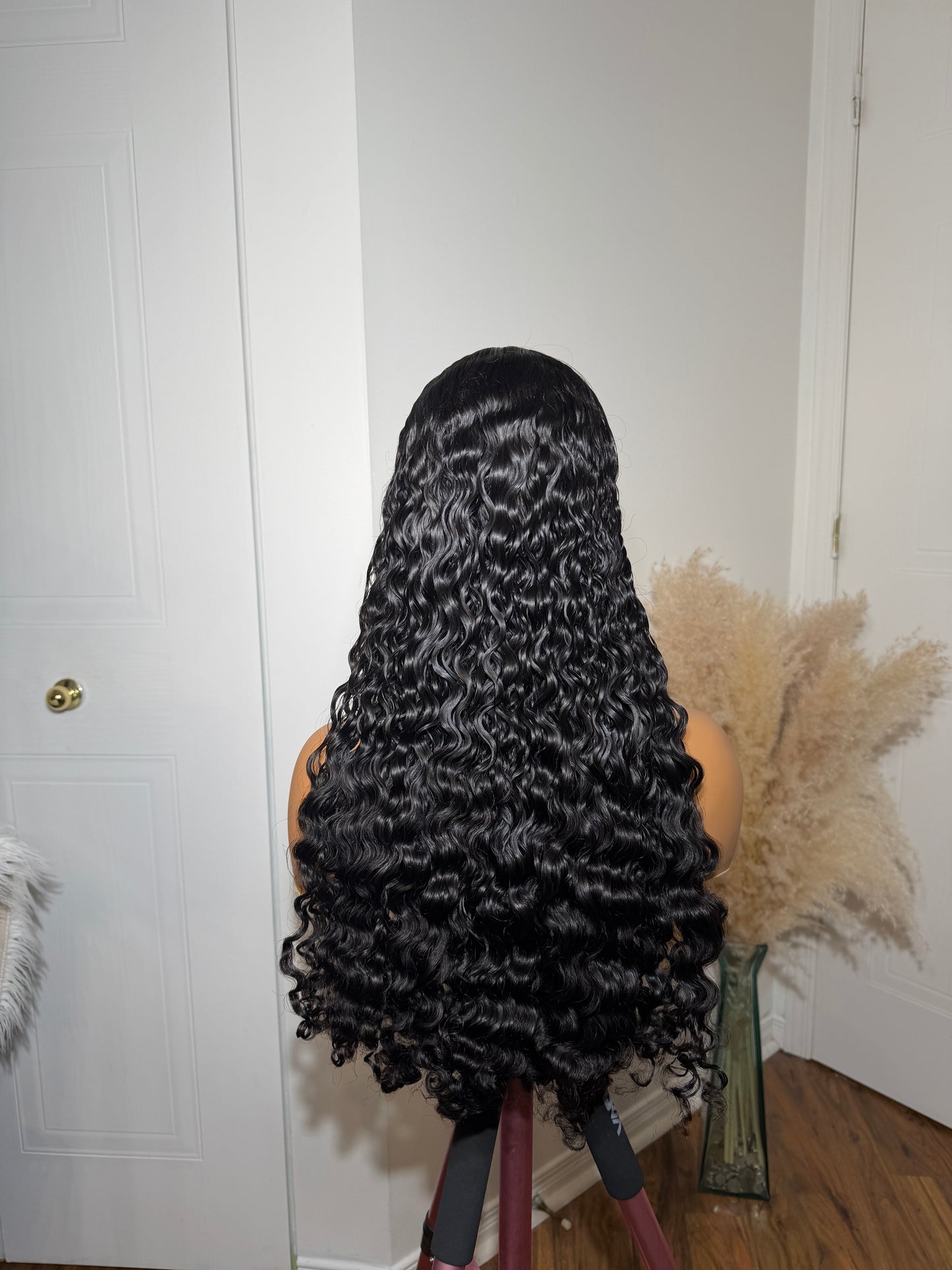 THE BOLD CURLY