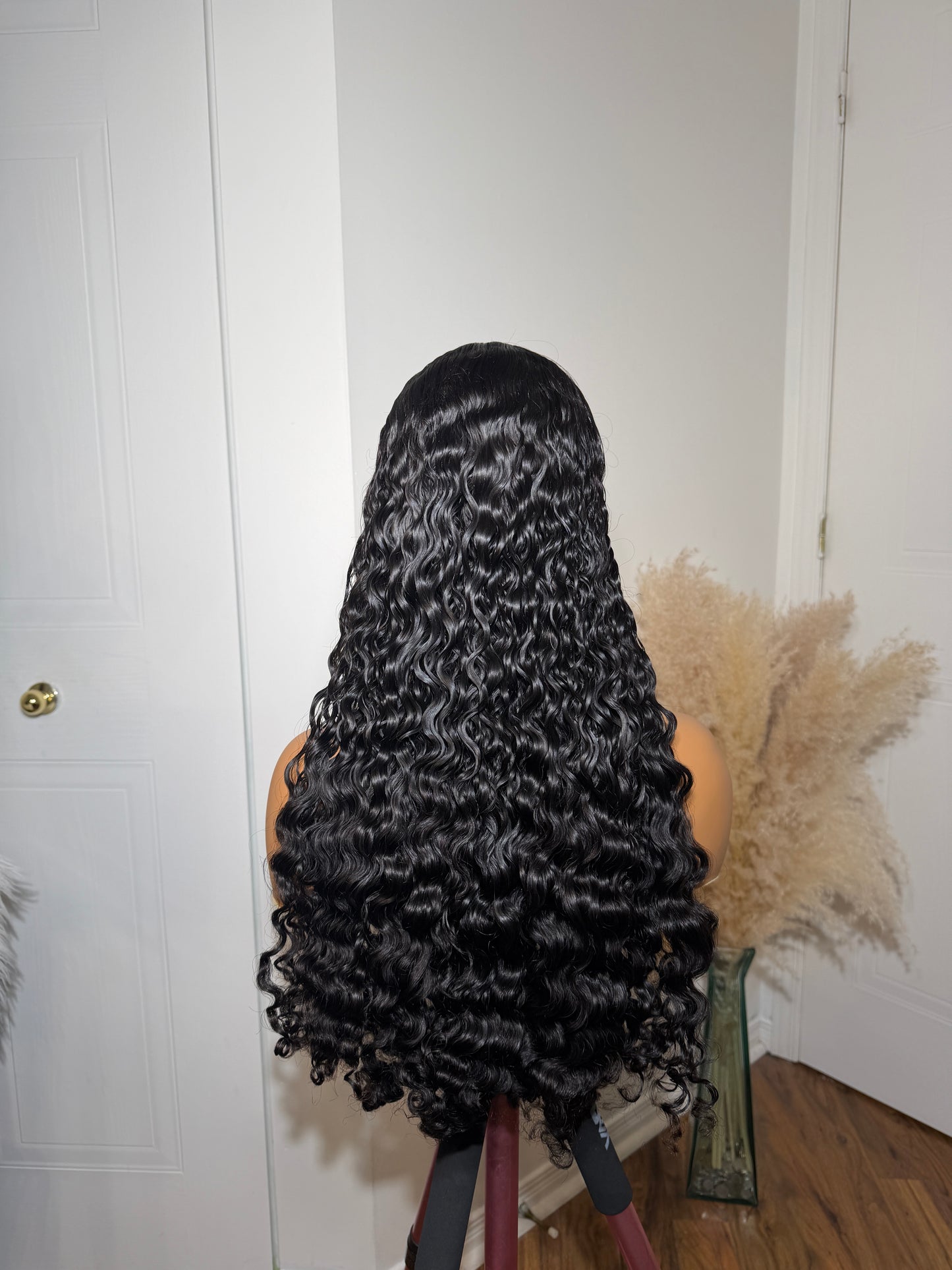 THE BOLD CURLY